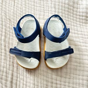 NATIVE Charley Child sandal, size 6, color navy
